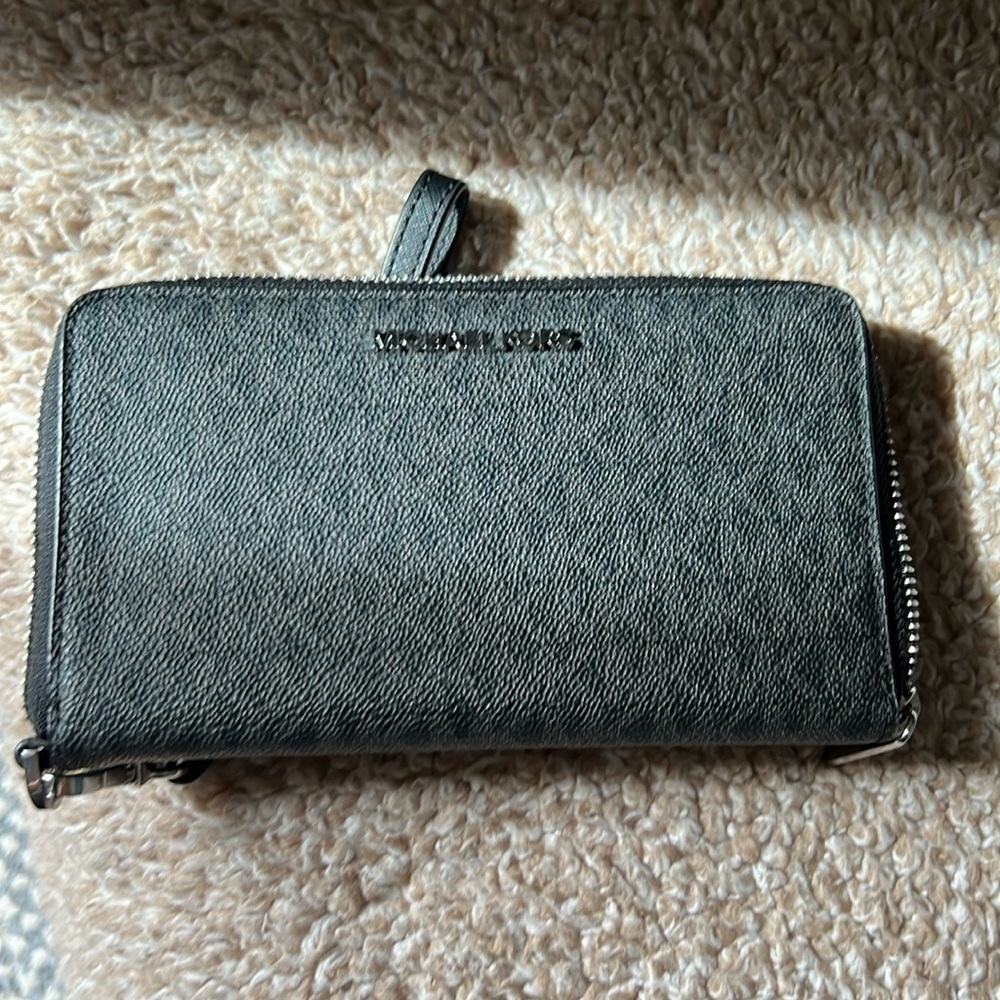 Michael Kors zip wallet